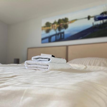 Zum Alten Faehrhaus - Bed & Breakfast Wrohm エクステリア 写真